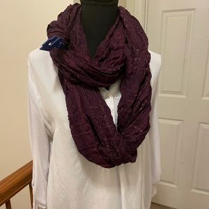 Women’s Infinity Loop scarf. NWT
